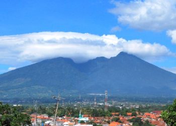 Akhir Tahun 2022 Pendakian Gunung Salak dan Kawah Ratu Ditutup!