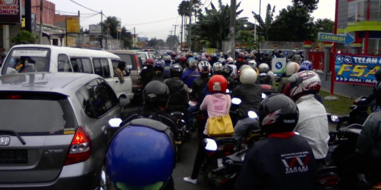 Jadi Langganan Macet, Jalan Cirendeu Raya-Lebak Bulus Jadi Sorotan!