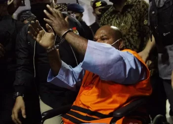 Pasca Ditangkap, Lukas Enembe Belum Bisa Dijenguk Keluarga! KPK: Ada Prosedurnya