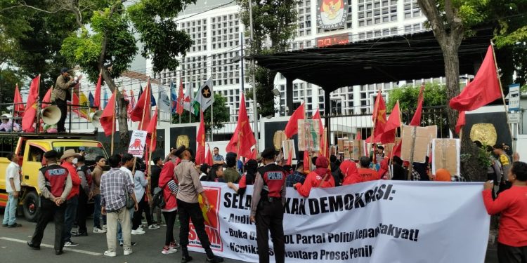 KPU RI Didemo: Pengunjuk Rasa Tuntut KPU Diaudit