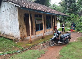 Mahasiswa Minta Pemda Garut Perbaiki PAUD Reyot