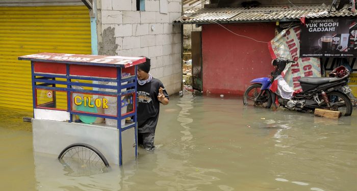 foto banjir di jakarta dan tangerang