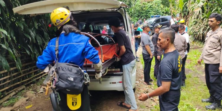Warga Serua Indah Geger! Sosok Mayat Pria Misterius Ditemukan di Tanah Kosong