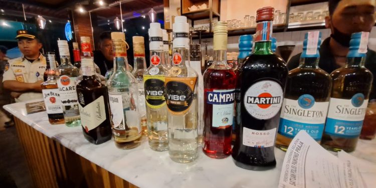 Razia Dunia Malam, Ratusan Botol Miras Disita Satpol PP Tangsel