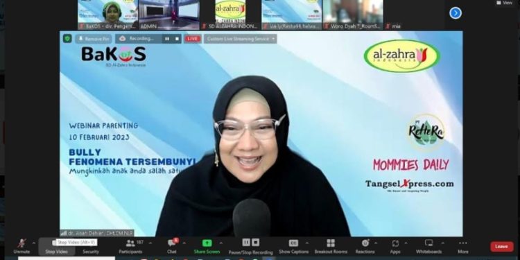 Kasus Bullying di Dunia Pendidikan, Ini Pesan Aisah Dahlan di Seminar Parenting SD Al Zahra Indonesia