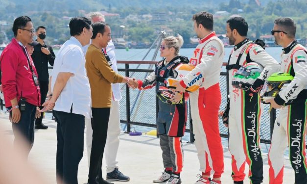 Tiba di Pelabuhan Muliaraja Napitupulu, Jokowi Siap Saksikan Balapan F1 Powerboat