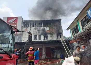 Toko Elektronik di Ciputat Terbakar