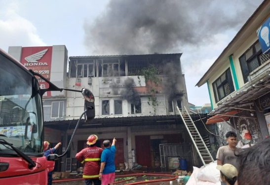 Toko Elektronik di Ciputat Terbakar