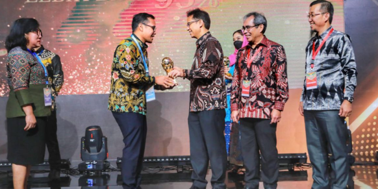 Prestasi Kota Tangerang Selatan dalam Bidang Kesehatan Diberikan Penghargaan oleh Wakil Presiden RI Ma’ruf Amin