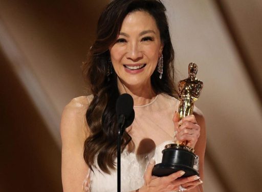 Cetak Sejarah Baru, Aktris Michelle Yeoh Raih Piala Oscar Pertama dari Asia