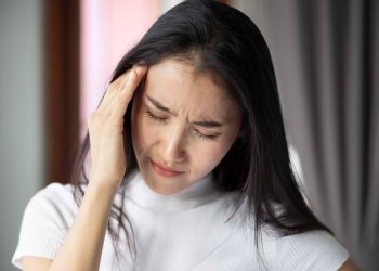 Kamu Sering Sakit Kepala saat Berpuasa? Cek Penyebab dan Cara Mengatasinya