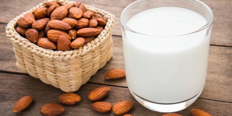 Resep Praktis Susu Almond Kurma Buat Takjil Buka Puasa