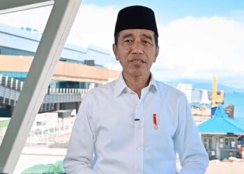 Presiden Jokowi dan Keluarga Salat Idul Fitri di Masjid Raya Sheikh Zayed Solo