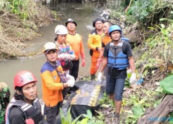 bocah hanyut di kediri