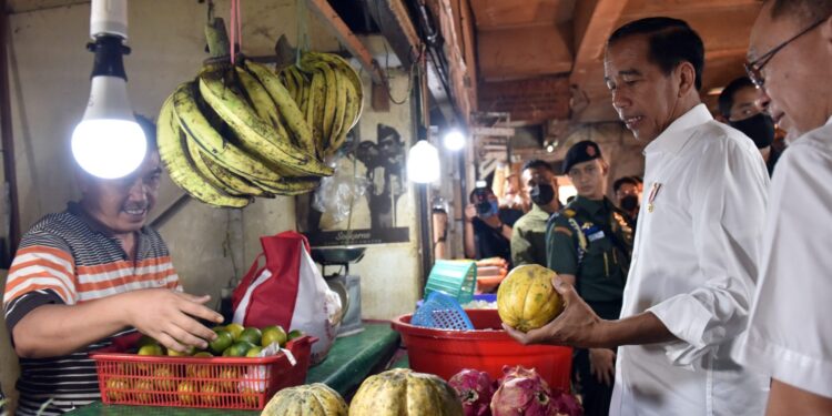 jokowi di pasar rawamangun