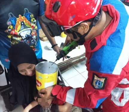 Kepala Anak di Kemayoran Tersangkut di Kaleng Biskuit, Damkar Turun Tangan