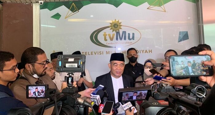 Ikut Salat Idul Fitri di PP Muhammadiyah, Menko Muhadjir: Perbedaan Lebaran Itu Biasa