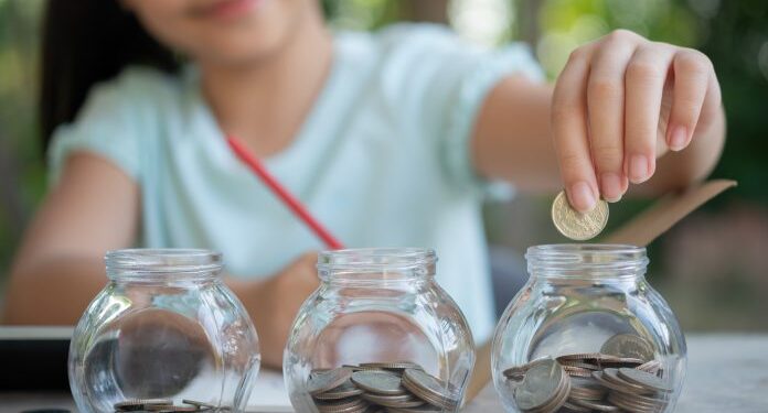 Ajarkan Anak Mengelola Keuangan, Berikut Ini Tipsnya