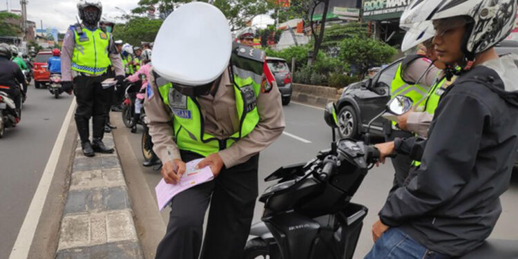 Tilang Manual Kembali Diterapkan Polri, Sahroni: Polisi Harus Tegas Tindak Pungli