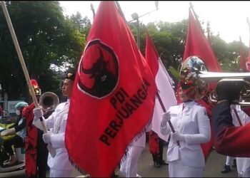 PDIP Mendaftarkan Seluruh Bacaleg secara Serentak dengan Konvoi Delman dan Karnaval Budaya
