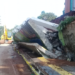 Jadi Tontonan Warga, Tembok Kelurahan Babakan di Jalan Baru Roboh