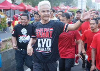 Lari Pagi di Alun-Alun Banten, Ganjar Pranowo Diteriaki Warga