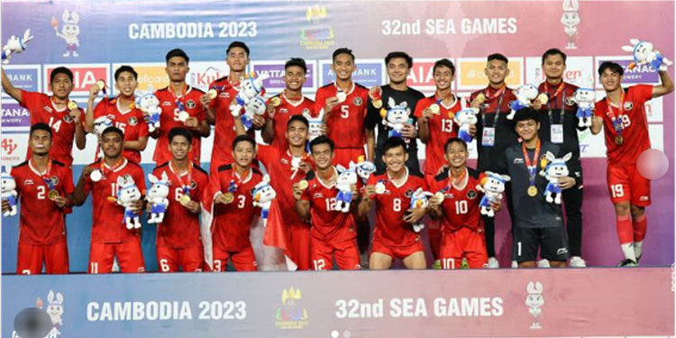 Netizen Salfok pada Kursi Hajatan dalam Perayaan Kemenangan Timnas U-22