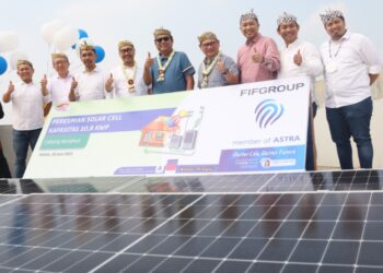 FIFGROUP Lanjutkan Pasang Solar Panel yang ke-12