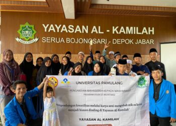 Pengembangan Kreativitas Melalui Karya Seni Mengubah Stik Es Krim menjadi Hiasan Dinding