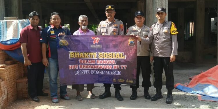 Dalam Rangka HUT Bhayangkara, Polsek Pracimantoro Beri Bantuan