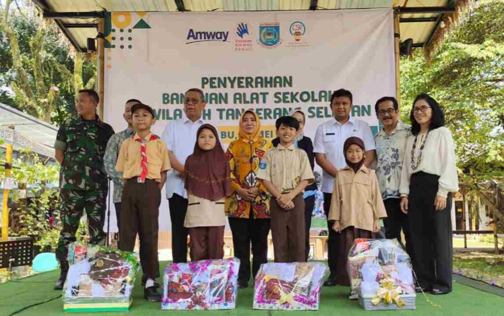 PT Amway Indonesia Salurkan Bantuan Alat Sekolah Melalui Tim Fasilitasi ...