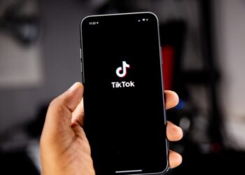 Pengaruh TikTok Terhadap Anak Remaja: Dampak dan Pertimbangan