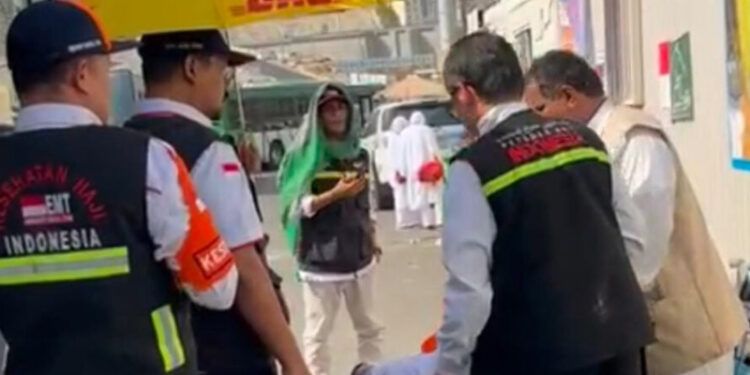 Kisah Pengabdian Petugas: Membersihkan Kotoran dan Mencuci Kain Ihram Jamaah Haji Lansia