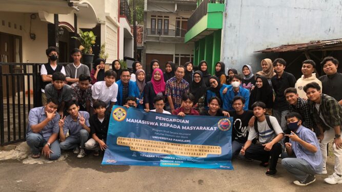 Sosialisasi Penggunaan Microsoft Excel untuk Membantu Pertumbuhan Ekonomi Masyarakat