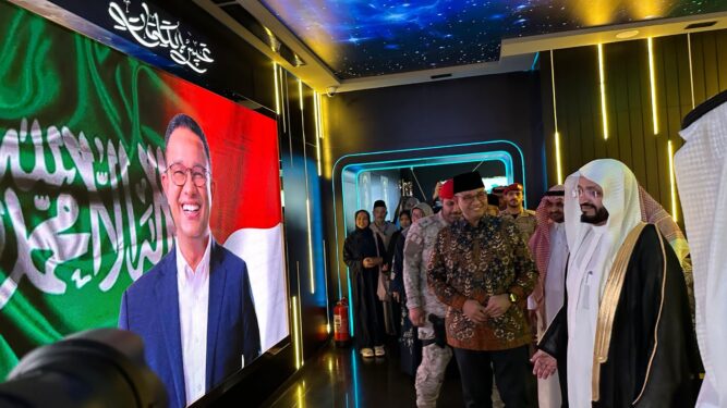 Disambut Hangat Direktur Museum, Anies Terkesan Kesahihan Museum Rasulullah