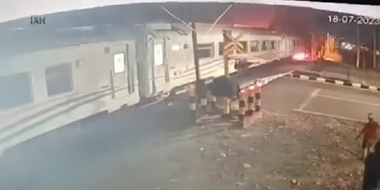 Insiden Kereta Api Tabrak Truk di Semarang, Ini Kata Pihak KAI