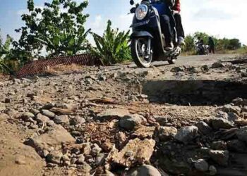 Jalan Rusak Berdampak Pada Kondisi Ekonomi Lokal
