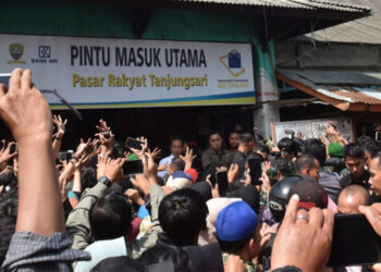 Tinjau Pasar Rakyat di Jawa Barat, Jokowi: Harganya Stabil, Suplainya Mencukupi