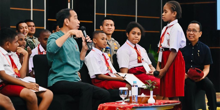 Ditanya Anak SD Kenapa Ibu Kota Tidak Dipindah ke Papua, Jokowi Beri Jawaban Begini