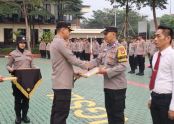 Beri Penghargaan ke Sejumlah Personel, Kapolres Tangsel: Berbuatlah Walaupun Sedikit