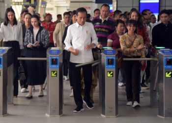 Tinjau LRT Jabodebek, Jokowi: Akhir Bulan Insya Allah Beroperasi