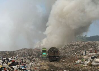 TPA Sarimukti Terbakar, 188 Truk Bermuatan Sampah Balik ke Bandung