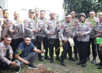 Penanaman Pohon di Lingkungan Polres Tangsel Wujud Peduli Penghijauan dan Kurangi Polusi