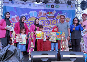 Mantap, Kakak-Adik Ini Juara Lomba Mewarnai di Event Kuliner Tangselicious 2023
