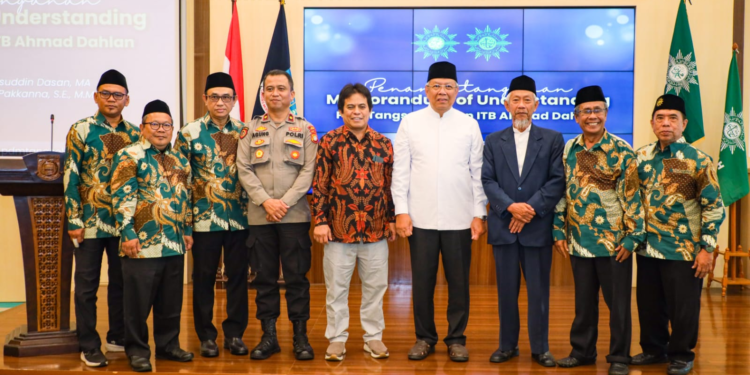 Dihadiri Wali Kota, PD Muhammadiyah dan Aisyiyah Kota Tangsel Dikukuhkan