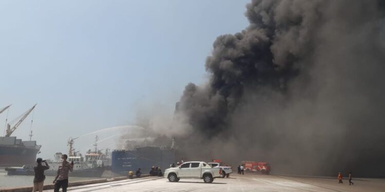 KMP Mutiara Berkah I terbakar