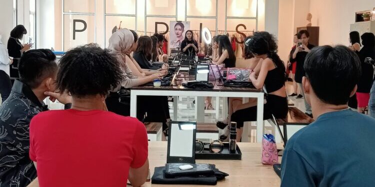 PDM Fashion School Searching Model for Icon Model
