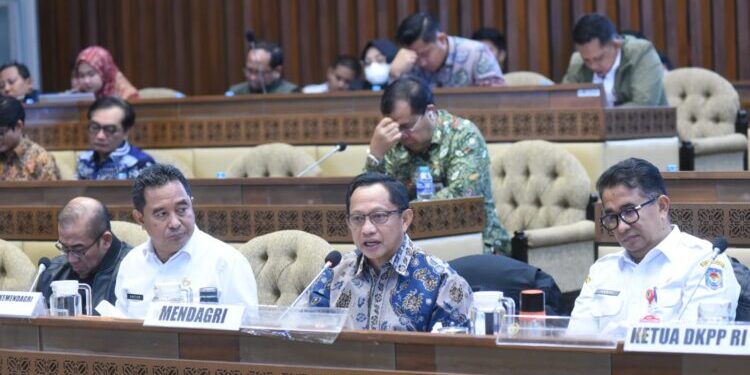 Rapat Komisi II DPR RI