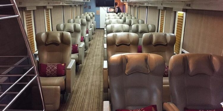 Naik Kereta Luxury KAI Hanya Rp 300 Ribu, Catat Belinya di Sini!