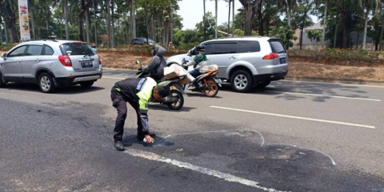 Insiden Tabrakan Dua Pemotor di Serpong, Satu Motor Terbakar